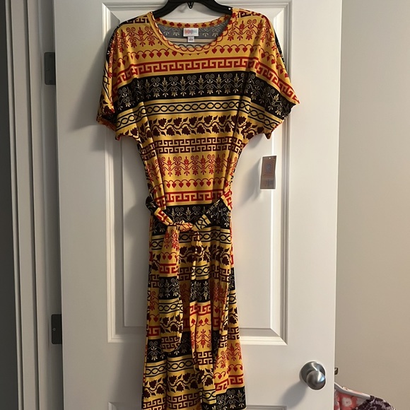 New with tags beautiful yellow/ multicoloured dress! - Picture 2 of 4